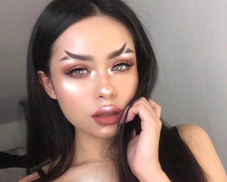 Необычные брови