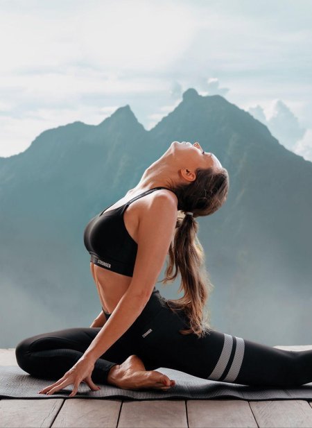 Красивые позы йоги