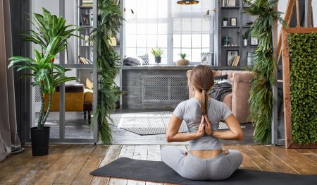 Йога в зале