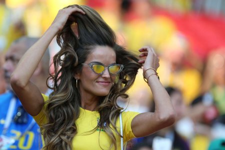 Бразилия izabel goulart football