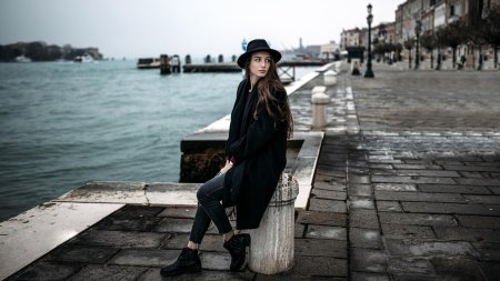 Девушка в городе