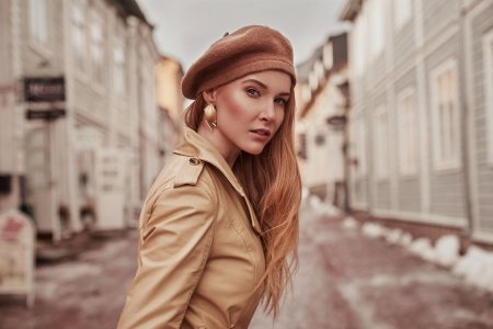 Девушка в беретке