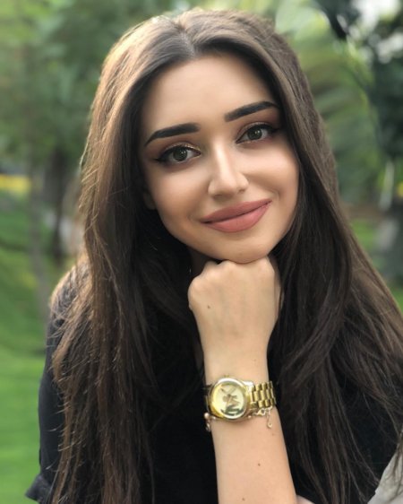 Армянка диана шнорхокян