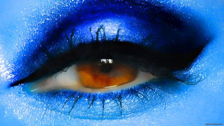 Глаза синие
