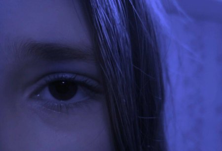 Синий глаз девушки на аву