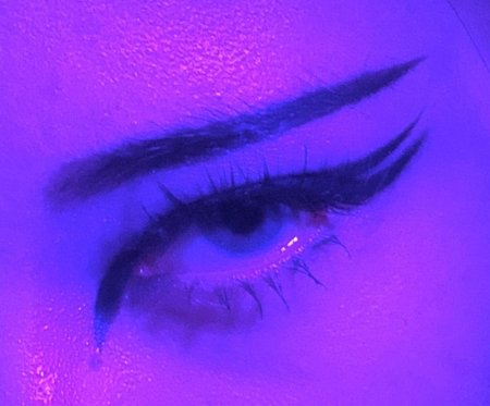 Глаза фиолетовые