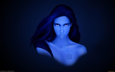 Глаз девушки на синем фоне