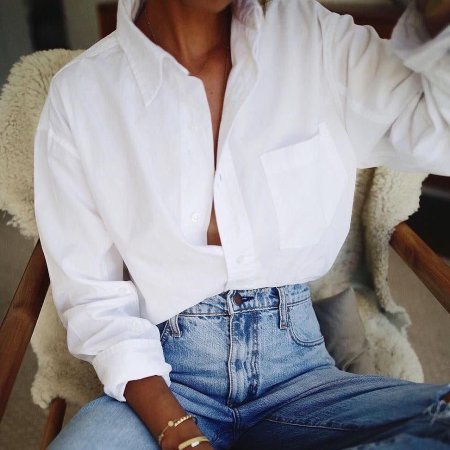 В белой рубашке