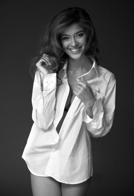 Фотосессия в белой рубашке для девушек