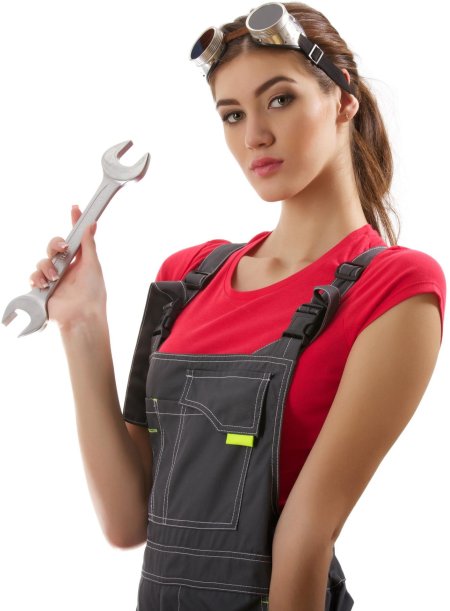 Девушка с гаечным ключом