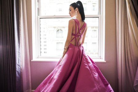 Розовое платье