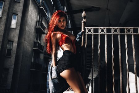 Девушки с красными волосами