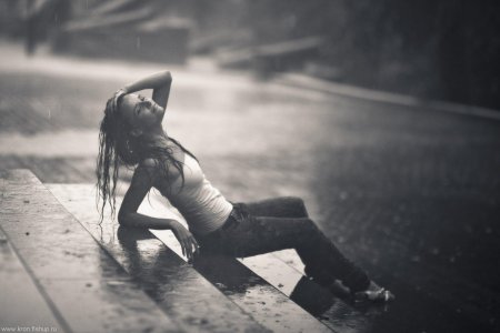 Девушка под дождем