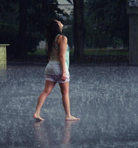 Девушка под дождем