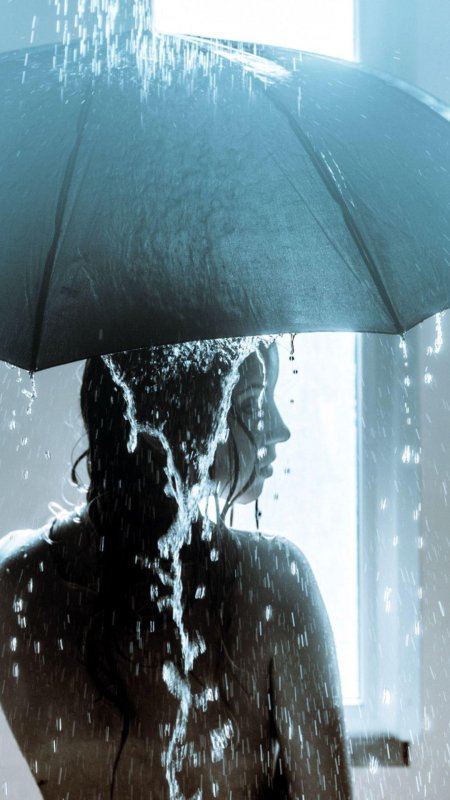 Девушка под дождем