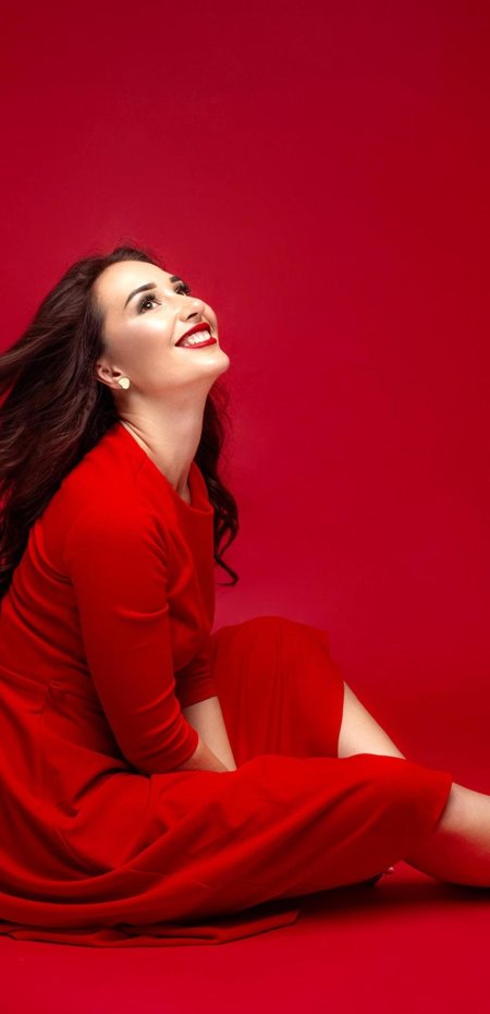 Фотосессия на красном фоне