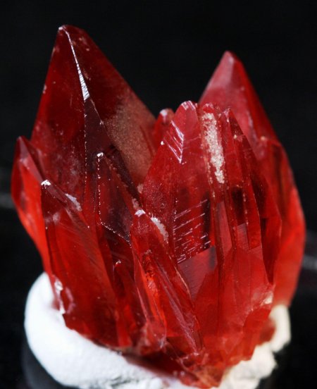 Камень рубин друза