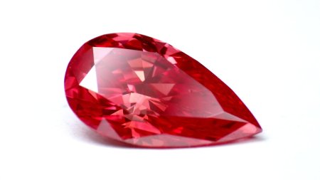 Красный бриллиант 5.11 ct moussaieff red diamond