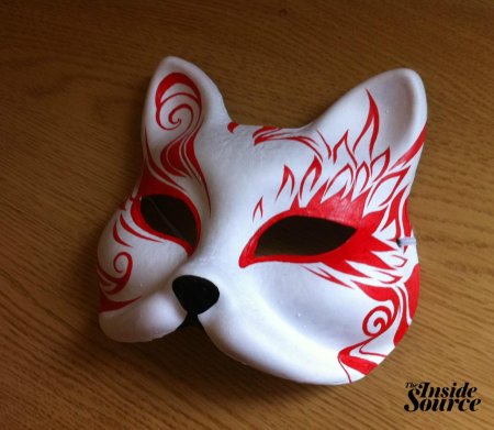 Японская маска кицунэ