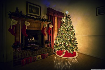 Новогодняя комната с камином