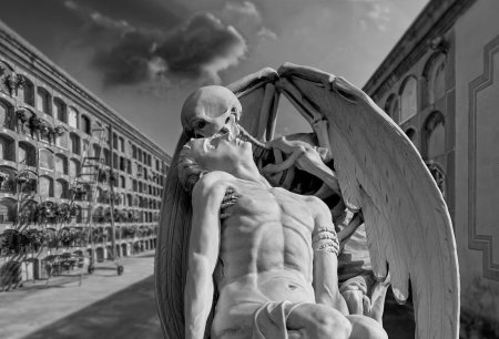 Кладбище побленоу барселона поцелуй смерти