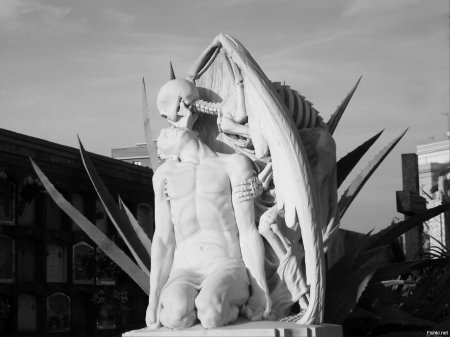 Кладбище побленоу барселона поцелуй смерти