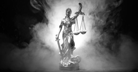 Фемида богиня правосудия