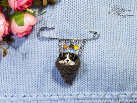 Брошь собачка из шерсти