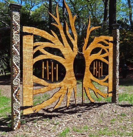 Резные ворота из дерева