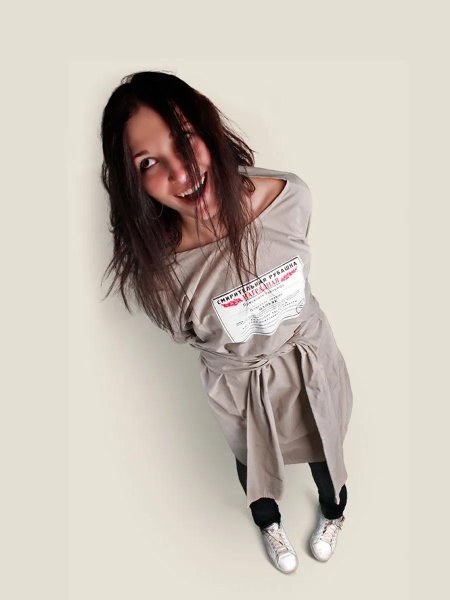 Девушка в смирительной рубашке