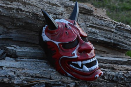 Японская маска hannya самурая