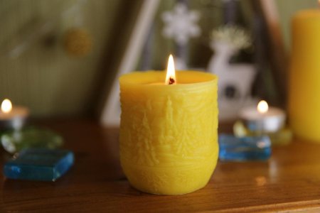 Свеча из пчелиного воска