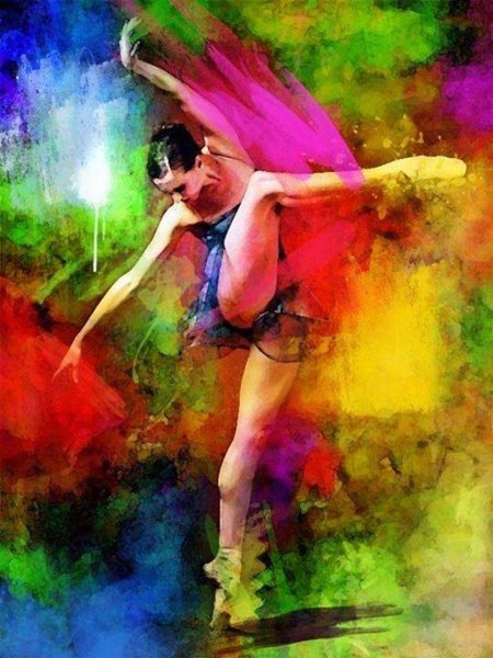 Танцующая девушка