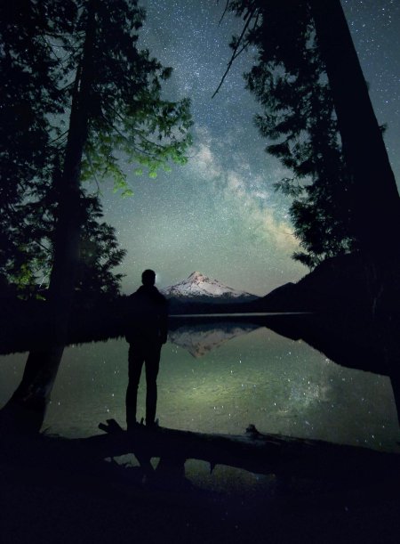 Человек на природе ночью