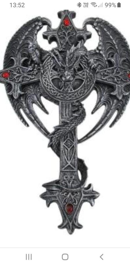 Кельтский крест с драконом