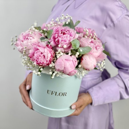 Пионы в шляпной коробке