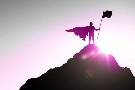 Человек на вершине горы