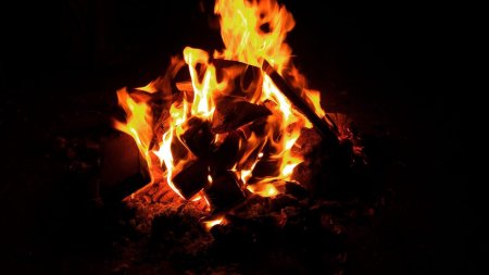 Костер огонь