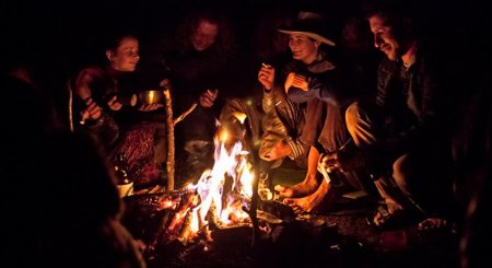 Посиделки у костра с гитарой