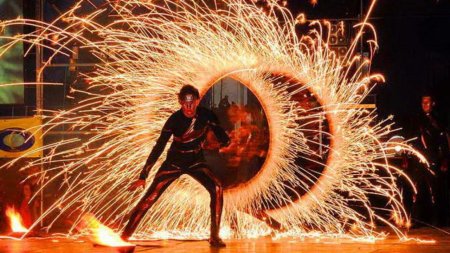 Бургзонндег — фестиваль огня