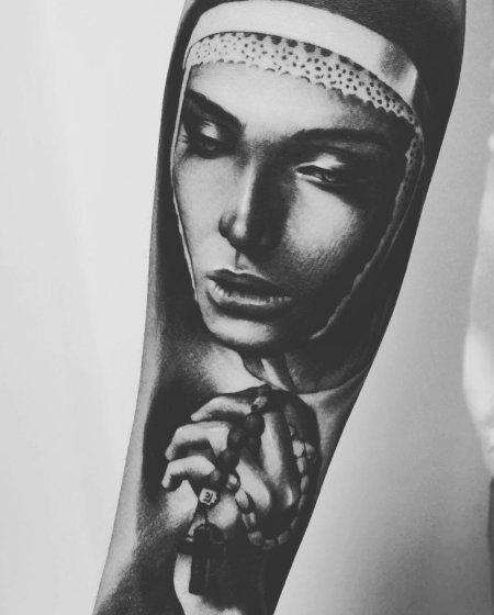 Тату монашка