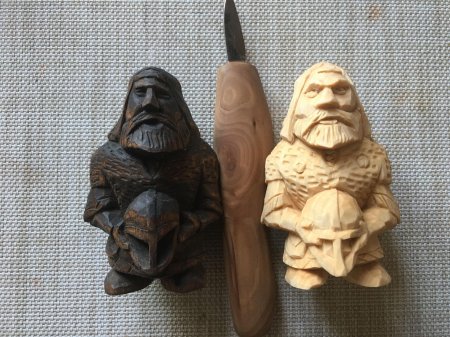 Фигурки викингов из дерева