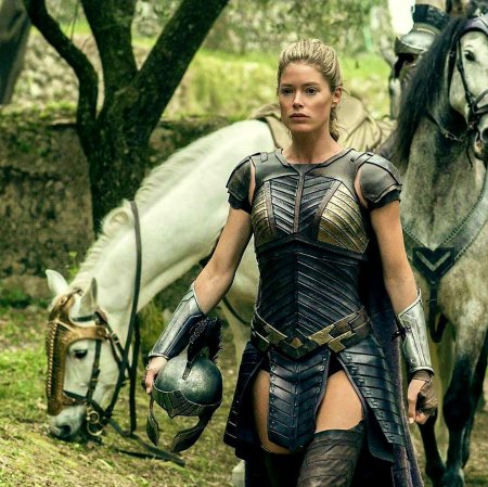 Даутцен крус чудо женщина