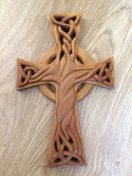 Кельтский крест из дерева