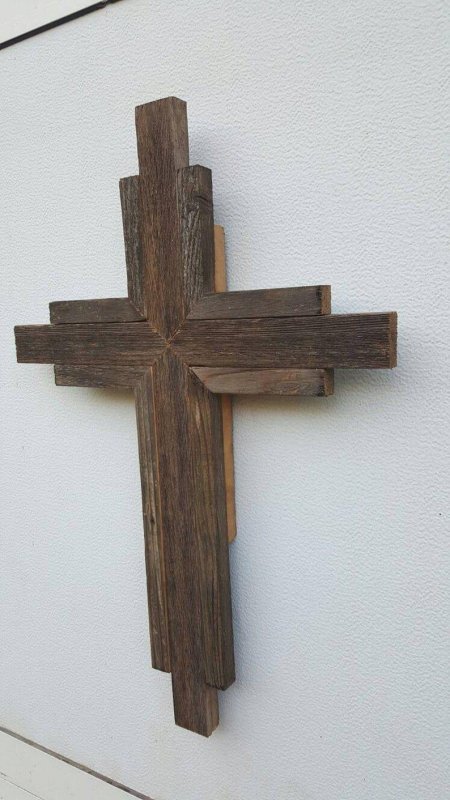 Старый деревянный крест