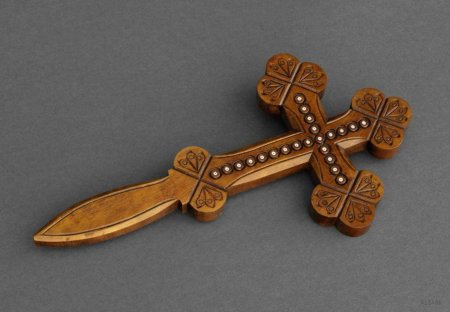 Крестик из дерева