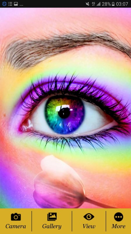 Радужный цвет глаз