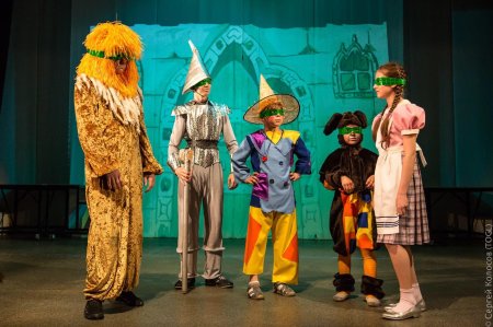 Волшебник изумрудного города театр