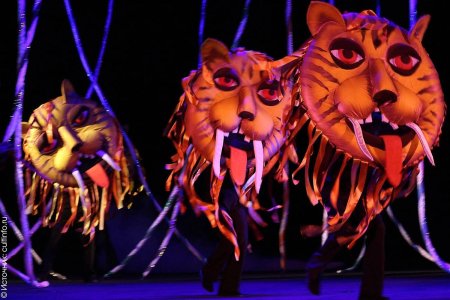 Волшебник изумрудного города спектакль