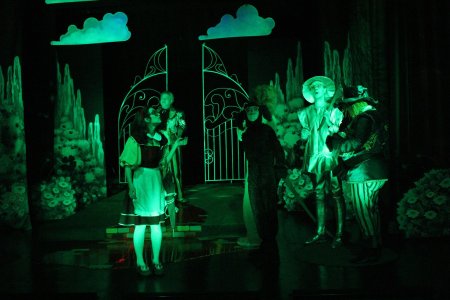 Волшебник изумрудного города сценография